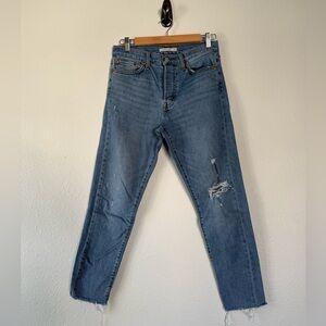 Levi’s Wedgie Skinny (Distressed) 29